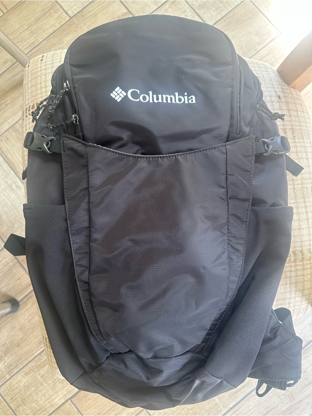 Columbia Unisex Black Hydration Backpack with Front Pocket